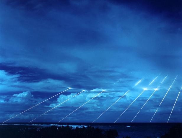 Wiedereintrittsspuren von 8 MIRVs einer amerikanischen LG-118A Peacekeeper