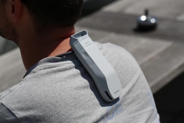 Der Reon Pocket Pro wird unter der Kleidung getragen.