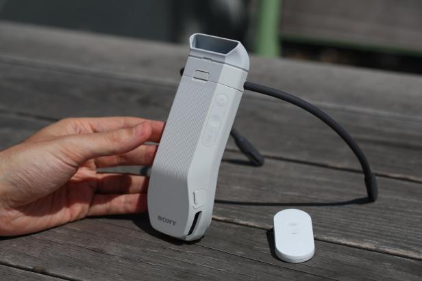 Der Reon Pocket Pro wird unter der Kleidung getragen.