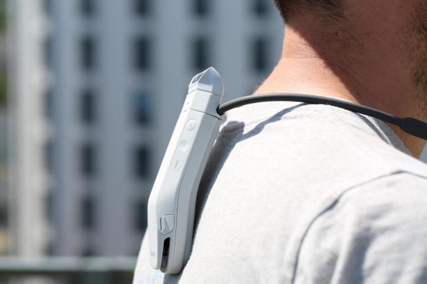Der Reon Pocket Pro wird unter der Kleidung getragen.