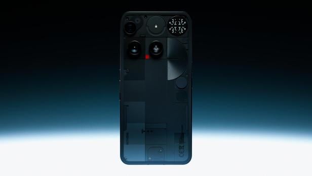 Das „Nothing Phone 3“ mit seinem transparenten Design und LED-Leuchten auf der Rückseite.