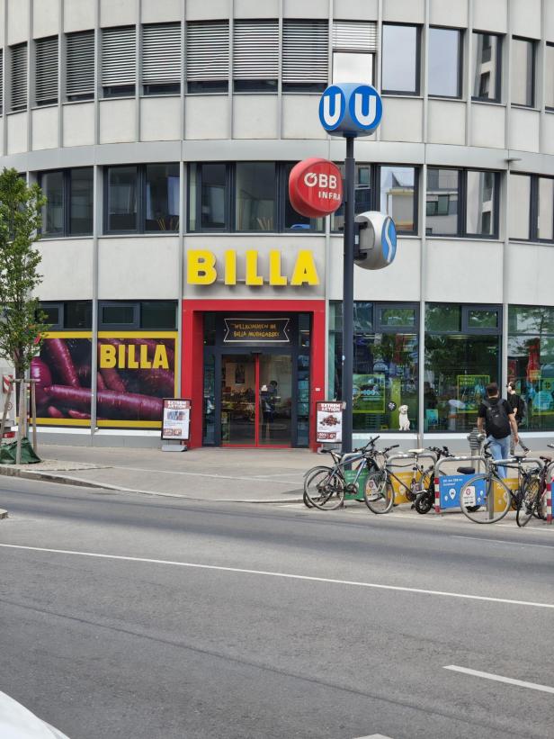 Ein Billa-Supermarkt in der Muthgasse mit U-Bahn- und ÖBB-Anbindung.