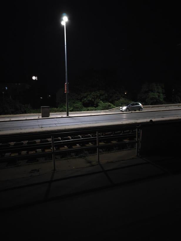 Die Action-Fotos bei Nacht sind etwas dunkel, das Auto aber dennoch gut zu erkennen.