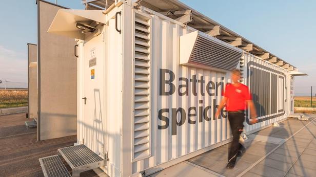 Ein Batteriespeicher der EVN in einem Container.
