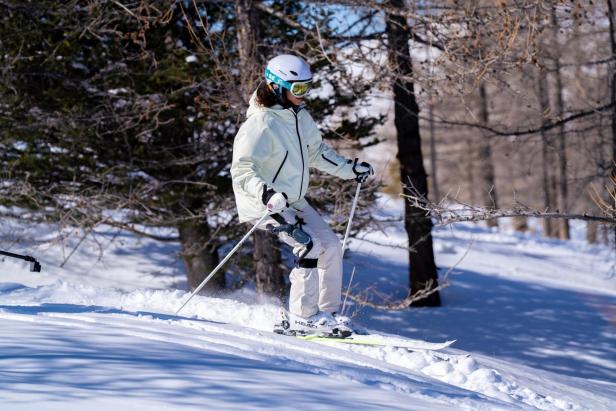 Auch beim Skifahren soll man mit dem Exoskelett eine gute Figur machen.