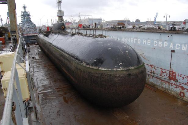 K-222 im Trockendock, bevor sie zerlegt wurde K-222 im Trockendock, bevor sie zerlegt wurde