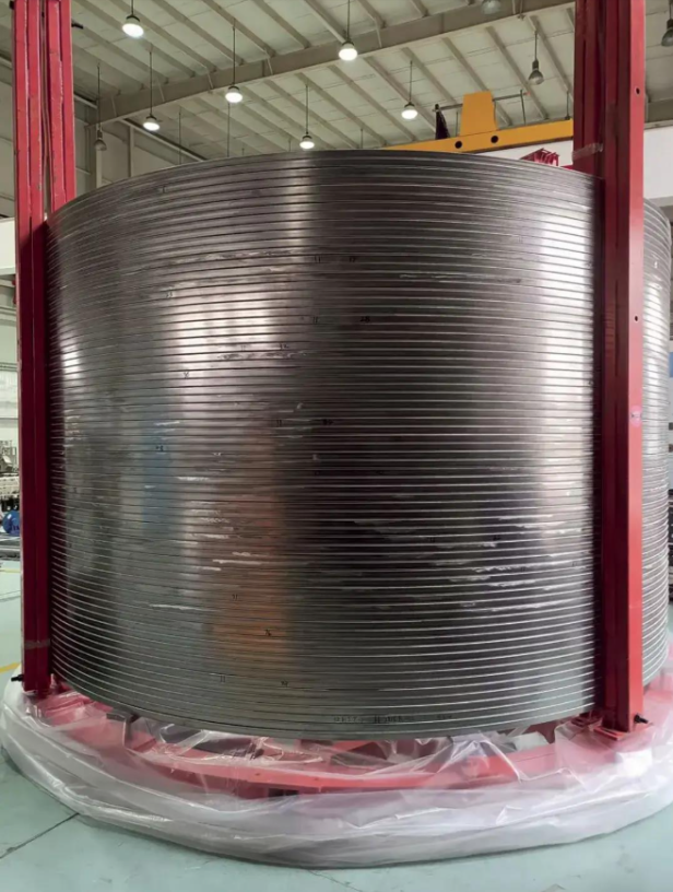 Die Magnetummantelung aus dem Superstahl.