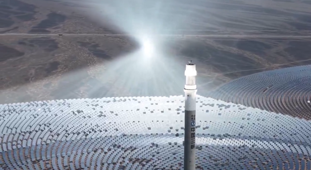 Das Licht wird nicht direkt auf den Türm gebündelt.