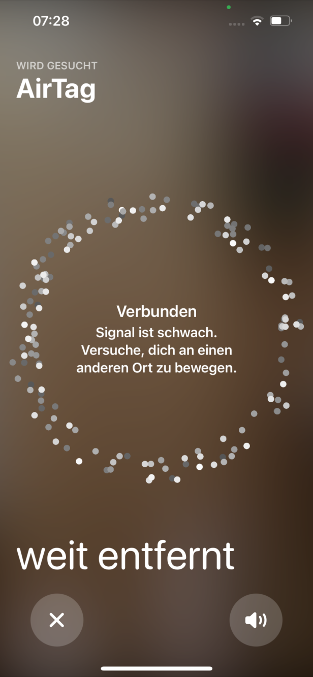 Die AirTag-App zeigt eine Meldung über ein schwaches Signal an.