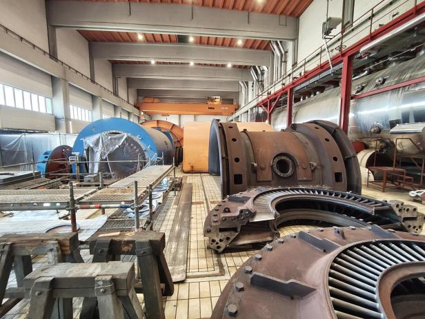 Die Dampfturbine wird bei der Revision komplett auseinandergenommen.