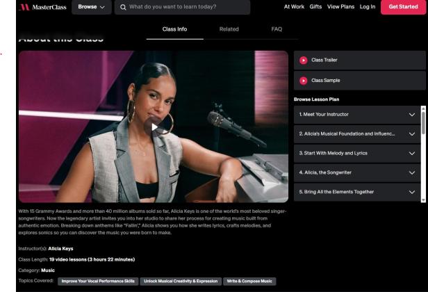 Alicia Keys sitzt an einem Klavier in ihrem Masterclass-Studio.