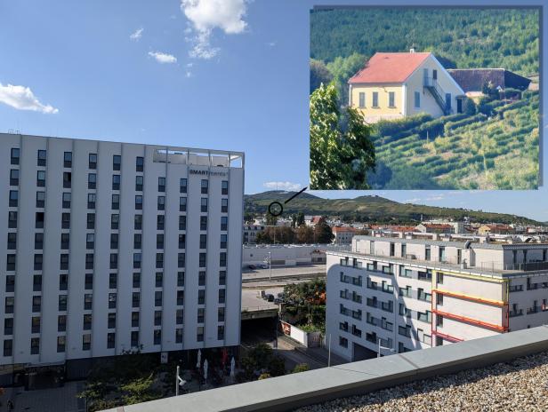 Ein Blick über die Stadt mit einem Gebäude von „SMARTments“ und einem Haus im Zoom-Ausschnitt.