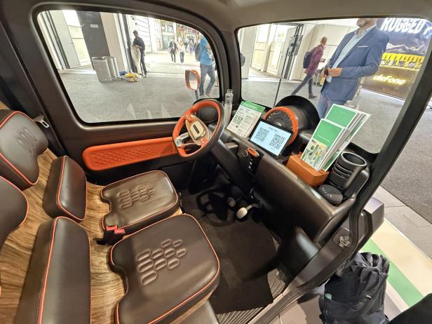 Innenraum eines elektrischen Microcars von Astraux.