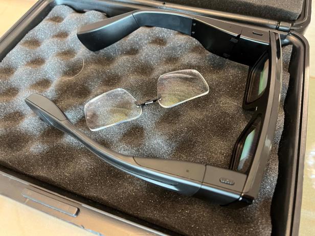 Optische Linsen können in die Snap Spectacles eingefügt werden.
