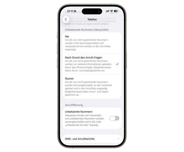 Ein Screenshot der Anrufeinstellungen auf einem iPhone mit aktivierter Option „Nach Grund des Anrufs fragen“.