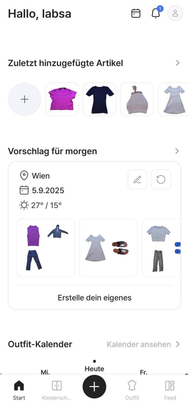 Ein Screenshot der Outfit-Planungs-App mit verschiedenen Kleidungsstücken und Outfitvorschlägen.