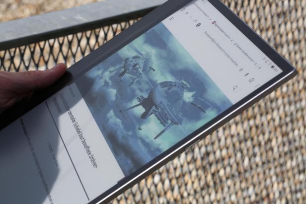 Typisches Beispiel von Ghosting beim Browsen: Im Bild ist „geisterhaft“ der Text der vorherigen Website zu erkennen.