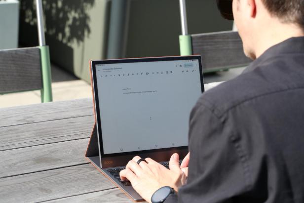 Der Boox Tab X C wird als Android-Schreibmaschine verwendet.