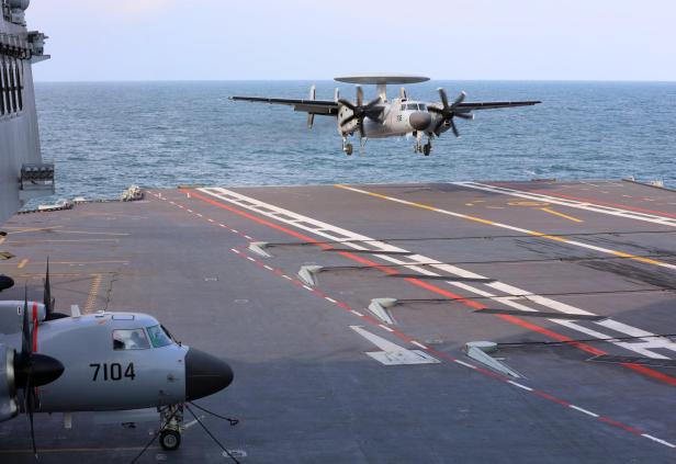 KJ-600 auf der Fujian.