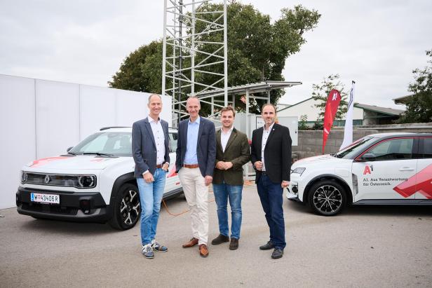 v.l.n.r.: Christian Laqué (A1 CTO), Ralf Benecke (Generaldirektor Renault Österreich), Lukas Zehetbauer (Bürgermeister von Raasdorf), Christian Zeindlhofer (Leiter Risiko- und Resilienzmanagement A1).