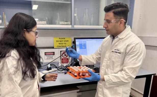 Die beteiligten Forscher bei der Arbeit.