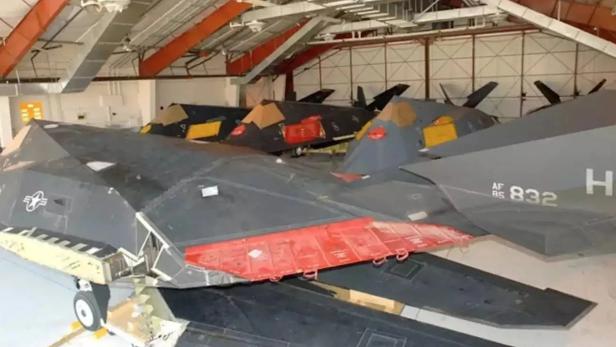 Eingelagerte F-117s in der Area 52
