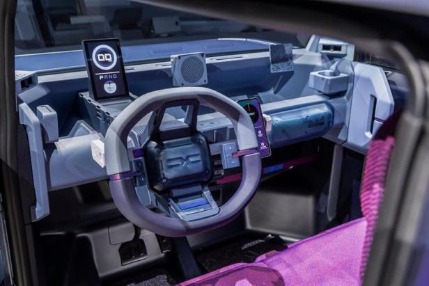 Im Innenraum des Dacias gibt es keinen großen Screen.