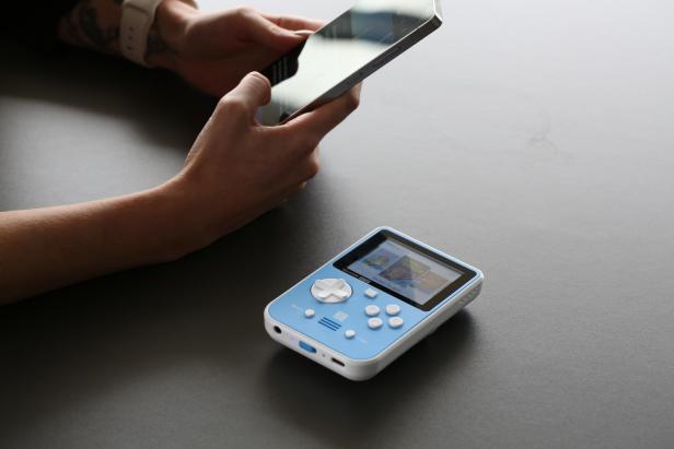 Super Pocket liegt am Tisch