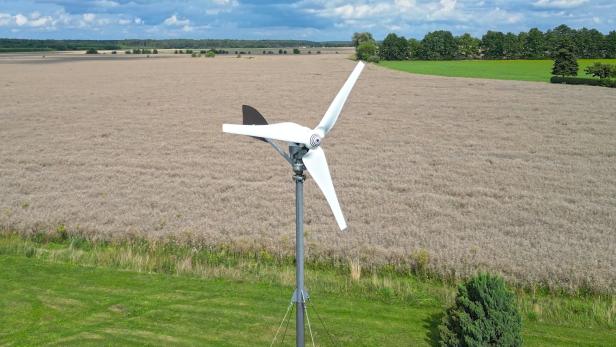 Windrad mit dem neuen Rotor bei einem Außentest