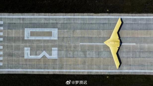 CH-7 Drohne. Die gelbe Farbe ist die Grundierung, bevor der eigentliche Lack aufgetragen wird.