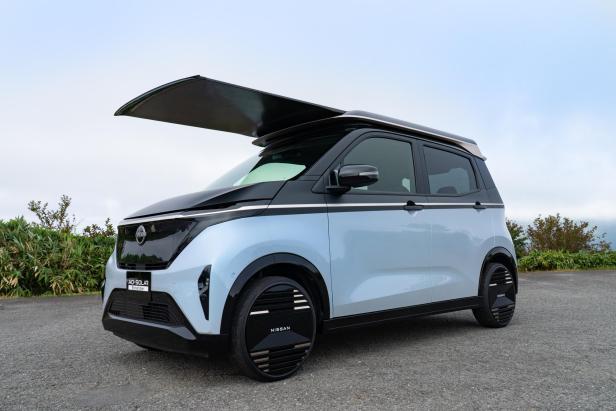 Nissan Sakura mit Solardach