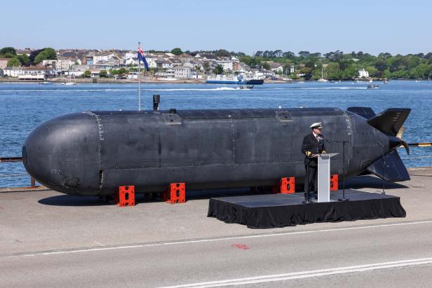 die Unterwasserdrohne an Land