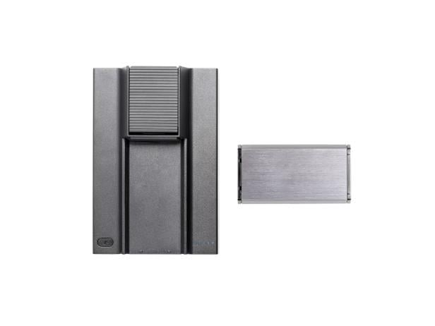 Adata SR800: Links Powerbank, rechts SSD