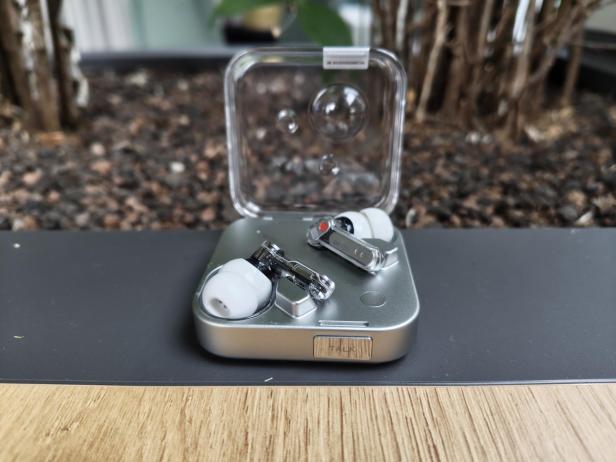 Die Basis der Kopfhörerhülle besteht aus Aluminium.