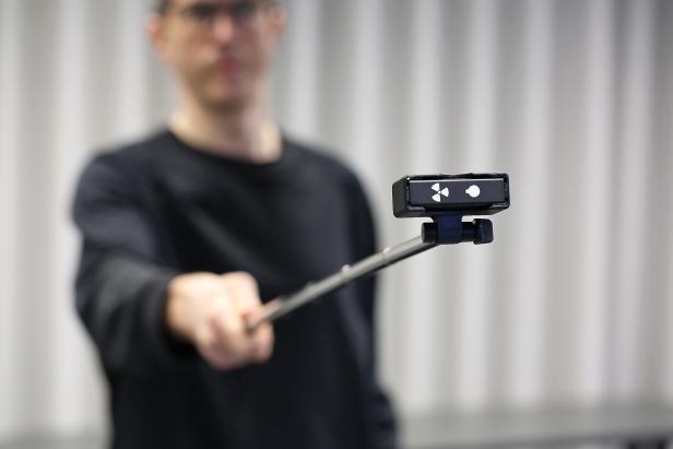 Bitte Abstand halten: Raysid auf der Selfie-Stange