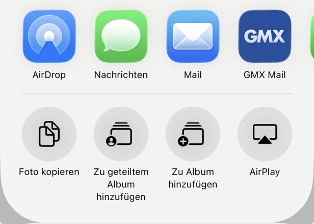 Das Teilen Menü mit den Optionen AirDrop, Nachrichten, Mail 