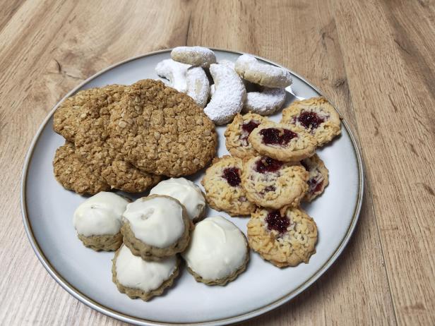 Ein kleiner Teil der Weihnachtsbäckerei.