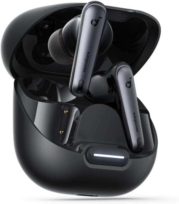 Schwarze Soundcore Liberty 4 NC-Bluetooth-Kopfhörer in geöffneter Ladehülle.