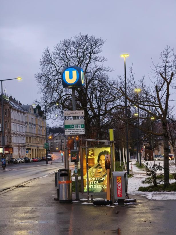 U-Bahn-Station in der Dämmerung
