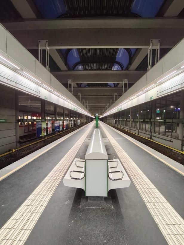 U-Bahn-Station in der Dämmerung