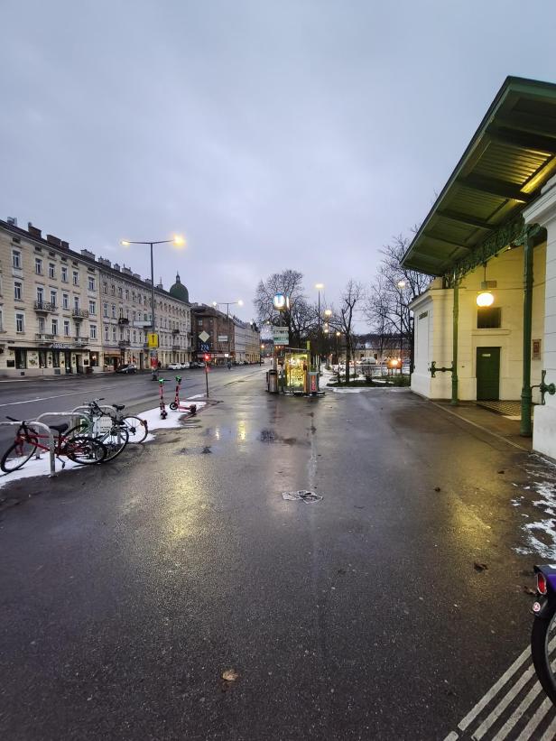 U-Bahn-Station in der Dämmerung