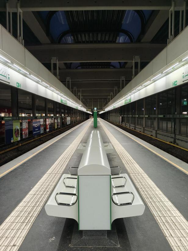 U-Bahn-Station in der Dämmerung