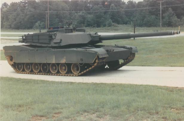 M1A2 Kampfpanzer mit L55 Kanone auf einem Testgelände