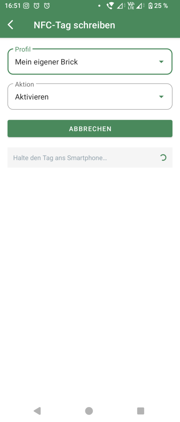 App-Oberfläche zum Schreiben eines NFC-Tags mit dem Profil „Mein eigener Brick“ und Aktion „Aktivieren“.