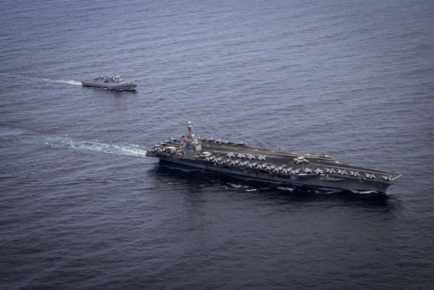 Flugzeugträger USS Gerald R. Ford im Meer