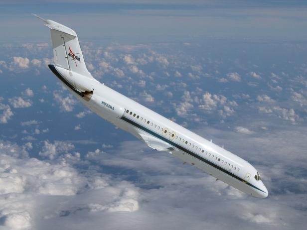 NASA McDonnell Douglas C-9 im steilen Sinkflug