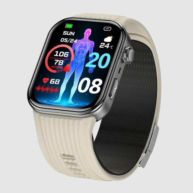 Smartwatch mit Gesundheitsdatenanzeige und beigem Armband vor grauem Hintergrund.