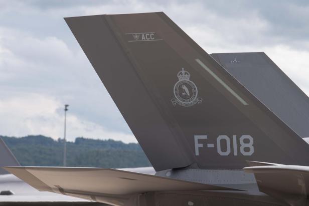 Insignien am Leitwerk einer niederländischen F-35