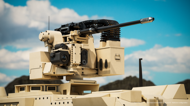 M230LF Dual Feed Maschinenkanone auf einem gepanzerten Fahrzeug vor blauem Himmel
