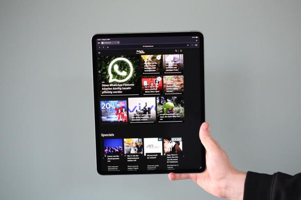 iPad Air 13 vor Wand